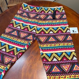 Plus Size Leggings from LA12ST.  TURQUOISE, YELLOW, BROWN, RED, BLACK & WHITE